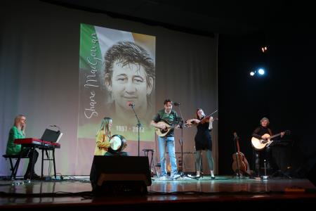 Poklon leaderju skupine The Pogues